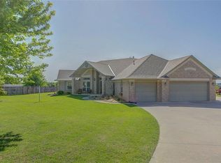 1807 Riviera Dr, Tuttle, OK 73089