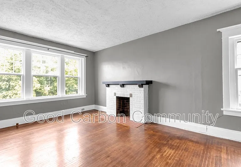 81 Saranac Ave #UPPER — Photo 3