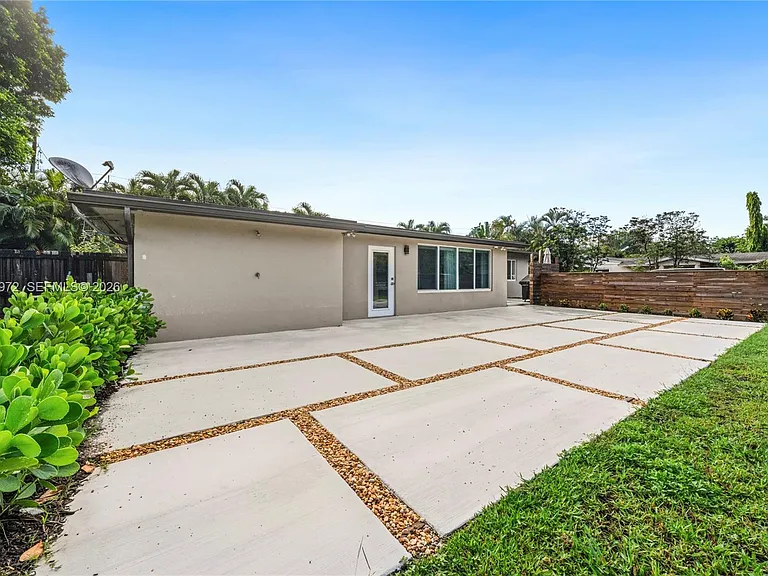 217 E Acre Dr — Photo 26