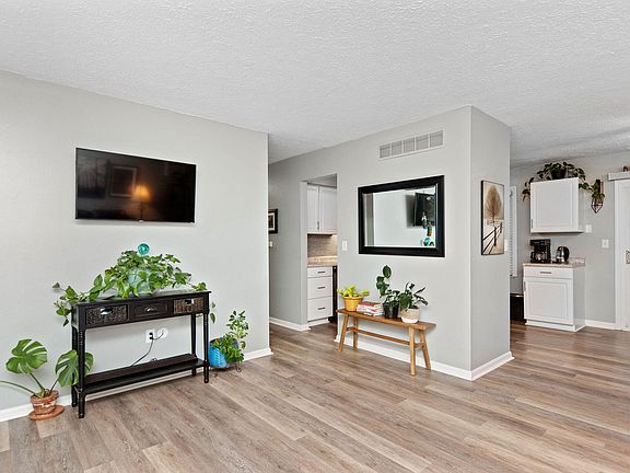 5th image of 36 Sylvan Dr