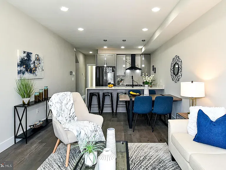 3 bed, 1200 sqft, $3,525 — Photo 2