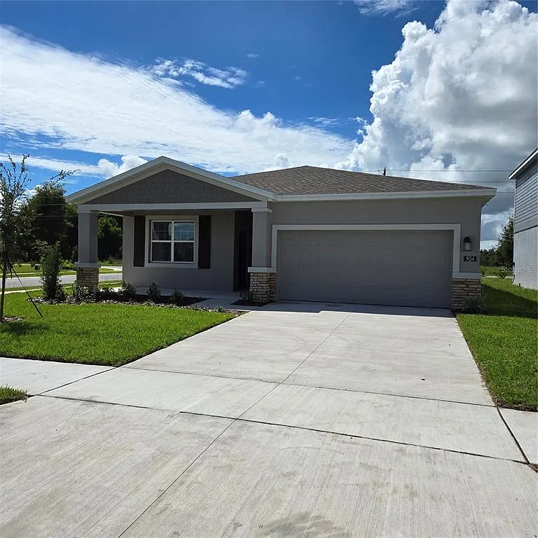 4 bed, 3.0 bath, 2019 sqft, $2,450 — Photo 1