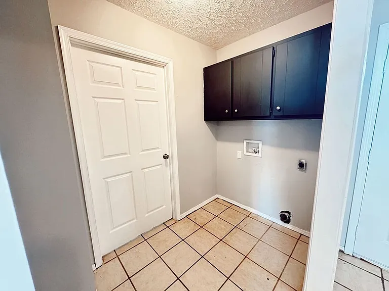 Valley View Apartments — Photo 80