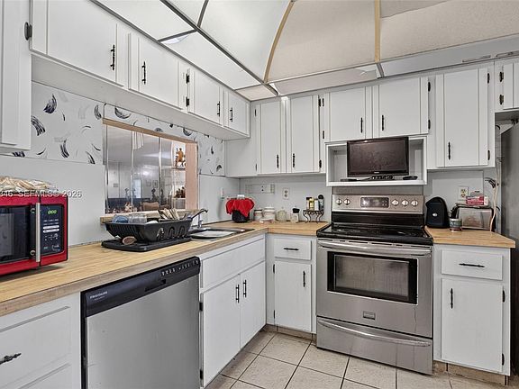 4th image of 3772 Inverrary Blvd APT 101