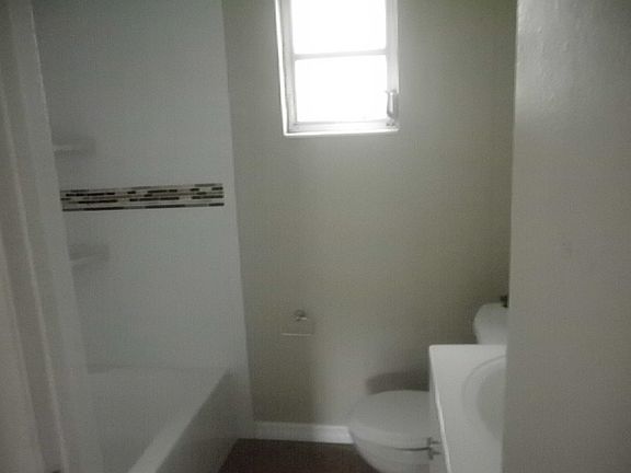 3rd image of 307 Mercury Dr