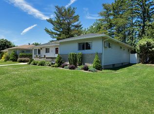 26 Edi Ct, Plainview, NY 11803