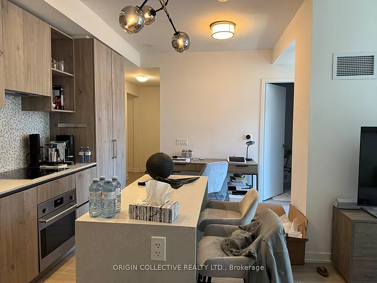 1 Yorkville Ave #611 — Photo 17