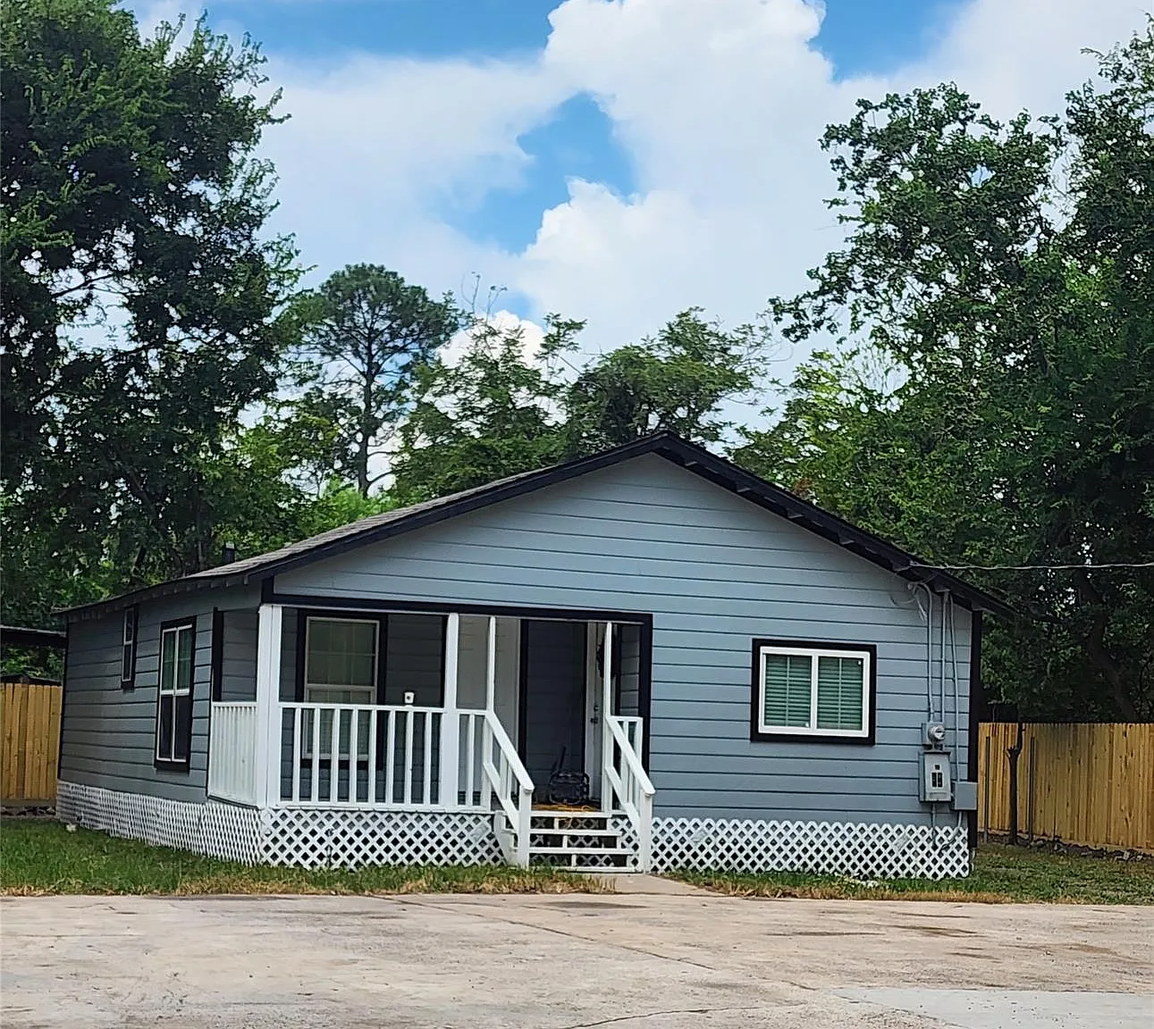 3 bed, 1.0 bath, 876 sqft, $1,595 — Photo 2