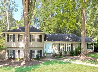 300 Robmont Rd, Charlotte, NC 28270