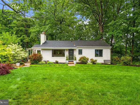 4441 Village Dr, Fairfax, VA 22030