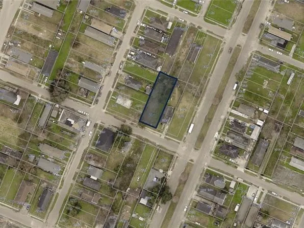 6017 Urquhart St, New Orleans, LA 70117