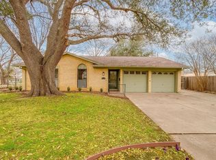 8125 Herndon Dr, Benbrook, TX 76116