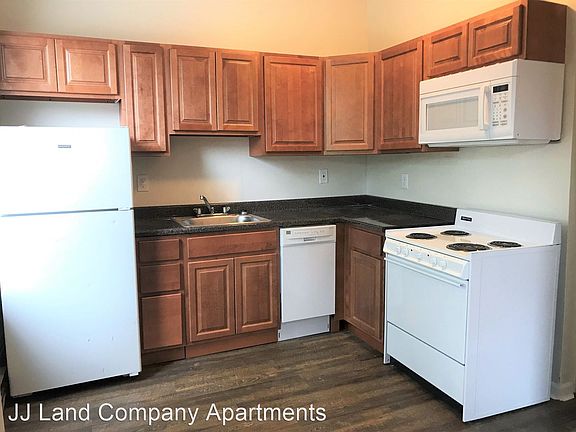 4th image of 222 S Saint Clair St APT 3