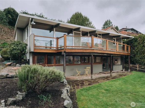 11323 Durland Place NE, Seattle, WA 98125