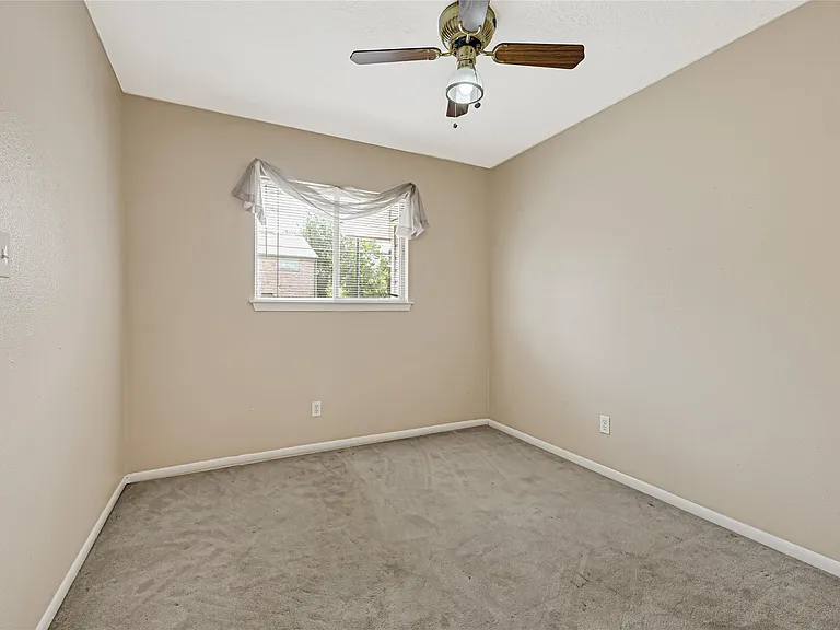 3816 Newton Dr — Photo 14