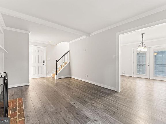 2nd image of 1424 Kenmore Ave