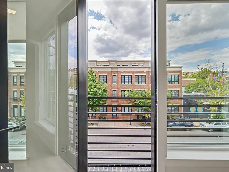 701 N Henry St #306 — Photo 32