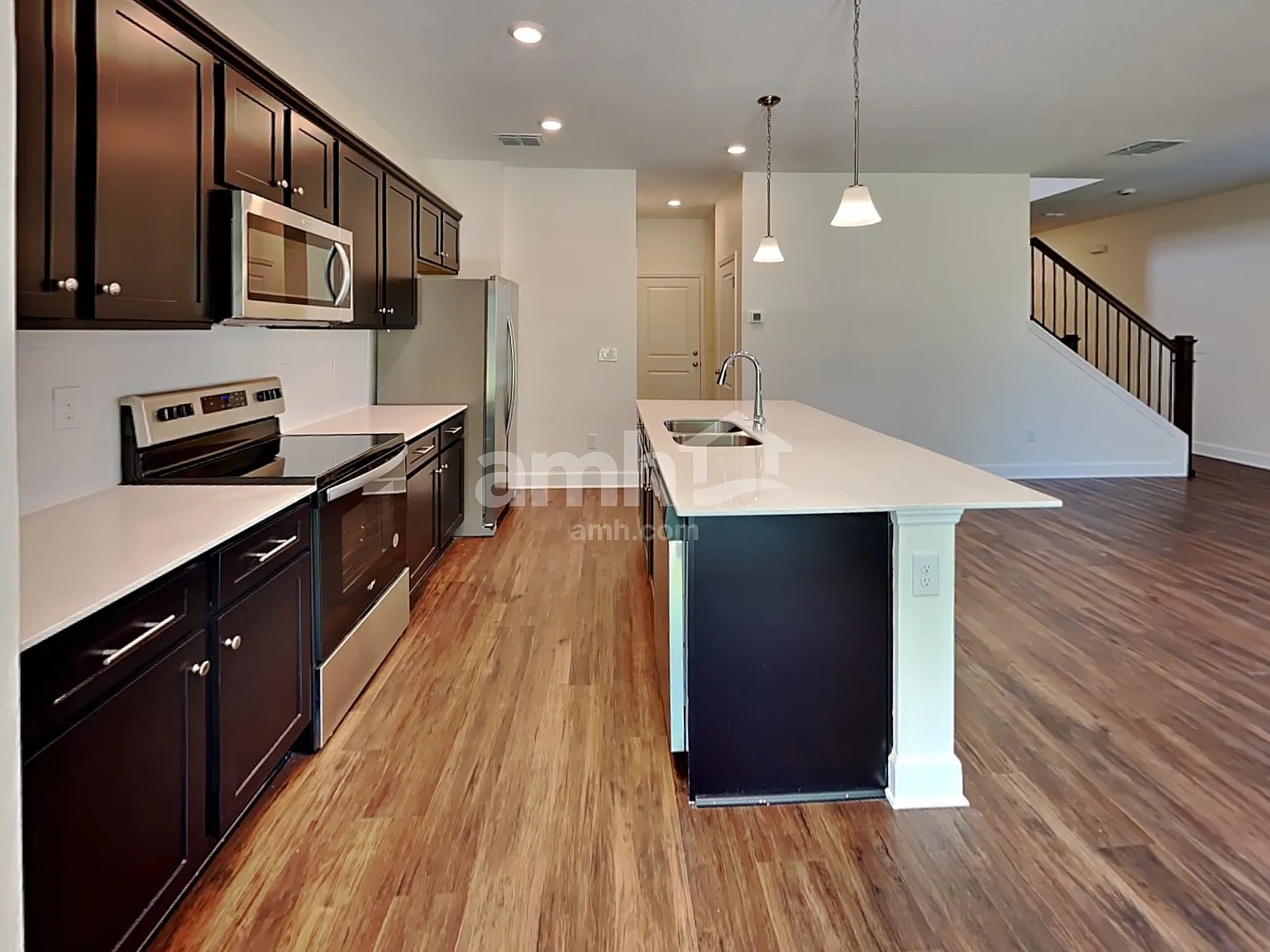 4 bed, 2.5 bath, 1977 sqft, $2,545 — Photo 3