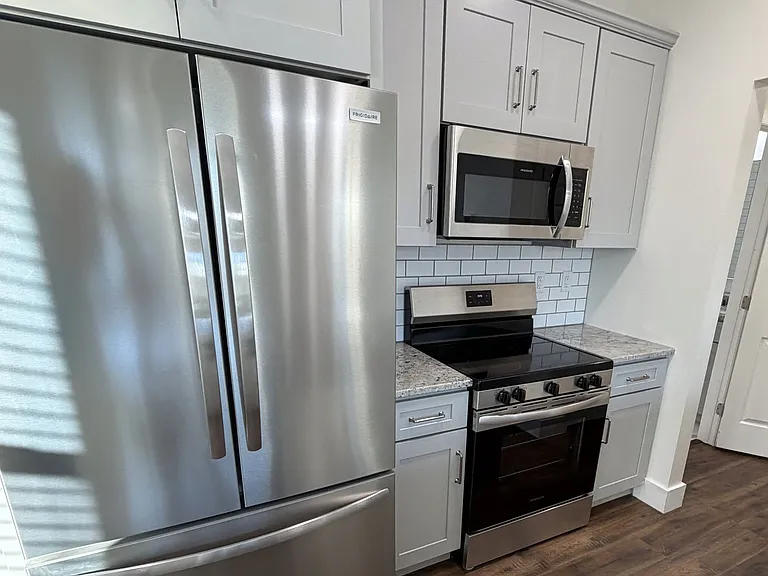 1409 Woodbine Ave — Photo 6