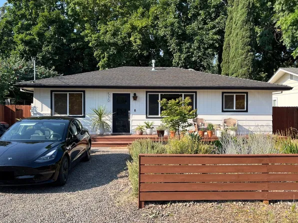 530 D St, Jacksonville, OR 97530