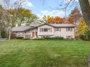 1828 Oak Ridge Dr, New Richmond, WI 54017