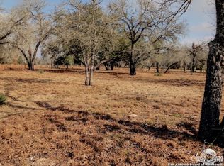 722 Eagle Creek Dr, Floresville, TX 78114