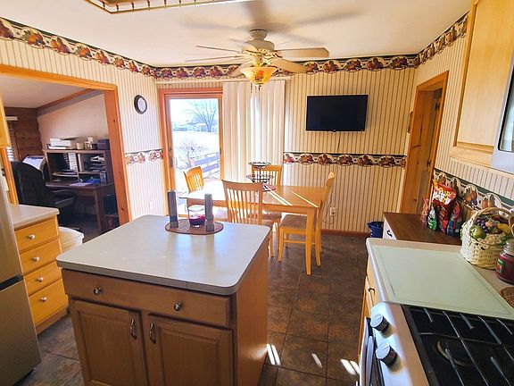 5th image of 104 N East Ave