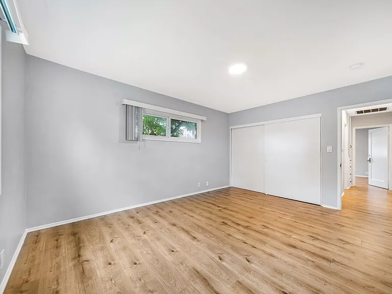 367 N Waverly St — Photo 24
