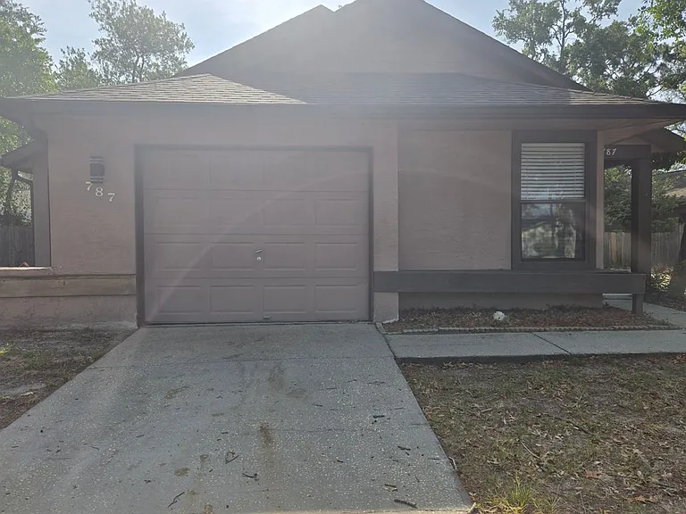 787 Arthurs Ct — Photo 2