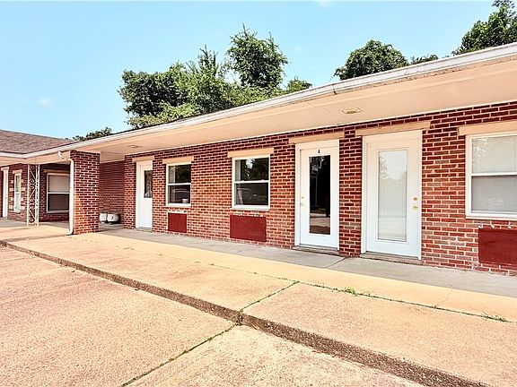 4th image of 1094 Clement Ave