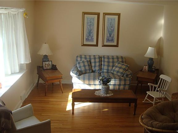 3rd image of 32 Keats Ave