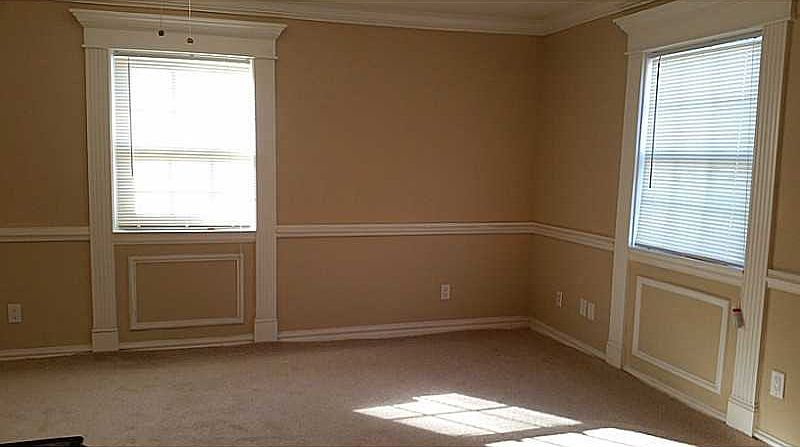 1st image of 900 Thornhill Pl