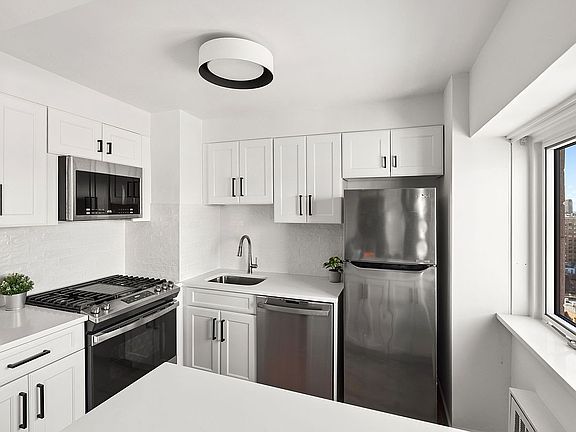 5th image of 609 Columbus Ave APT 18R