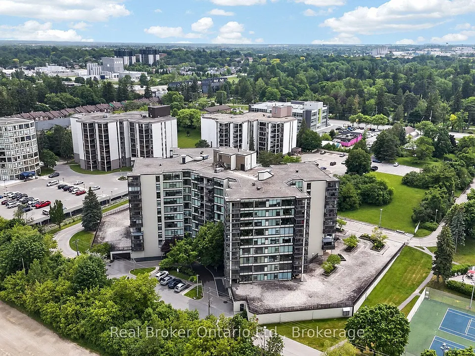 23 Woodlawn Rd E #811