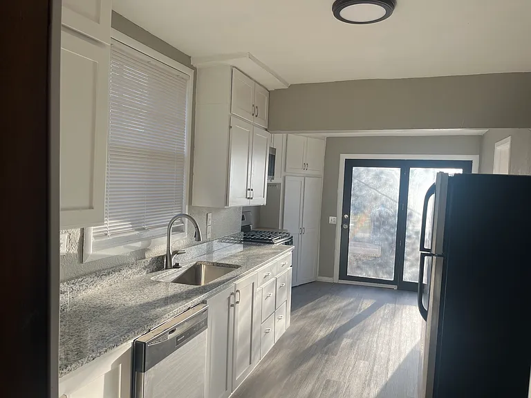 5447 Lydia Ave — Photo 4
