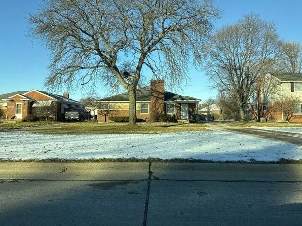 22525 E Eight Mile Rd, Saint Clair Shores, MI 48080