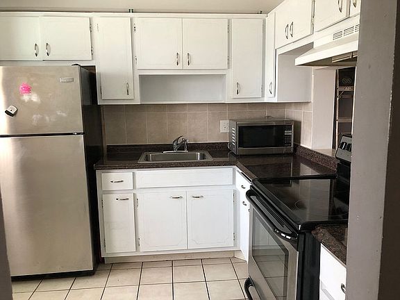 2nd image of 2223 Park Ln APT 202