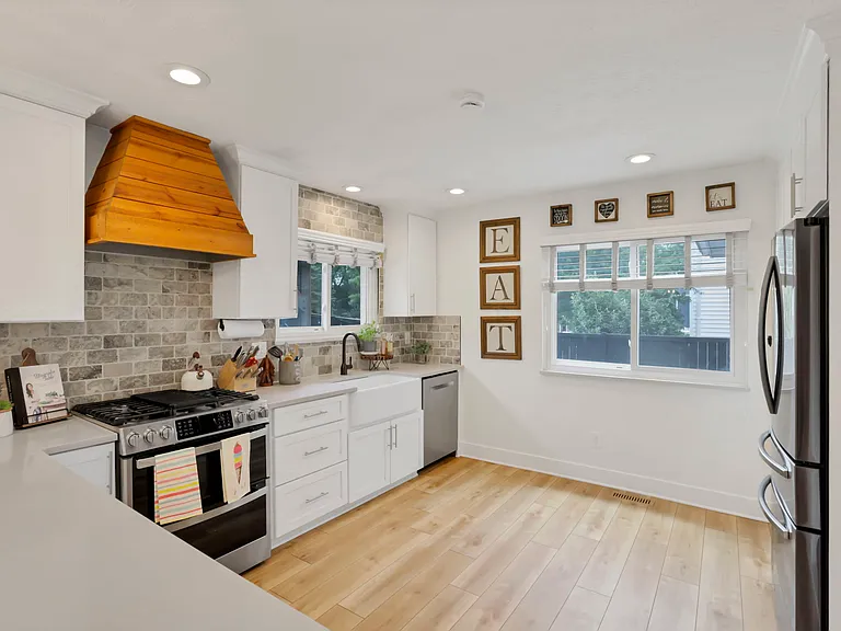 548 Theori Ave — Photo 15