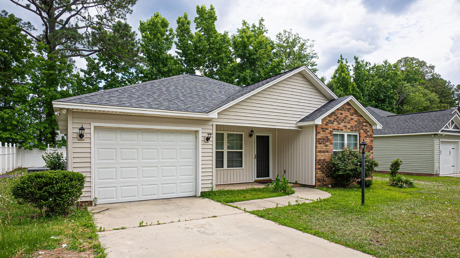 3 bed, 2.0 bath, 1354 sqft, $1,575 — Photo 1