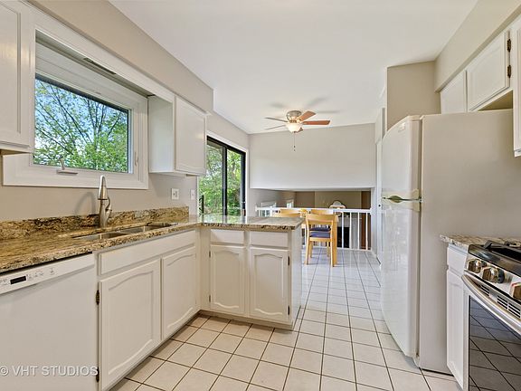 3rd image of 680 Queenswood Ln