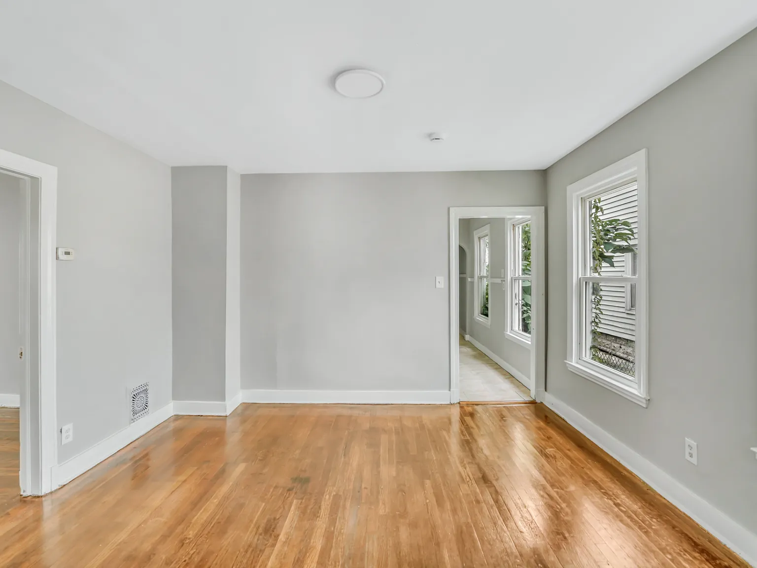 3 bed, 922 sqft, $2,150 — Photo 4