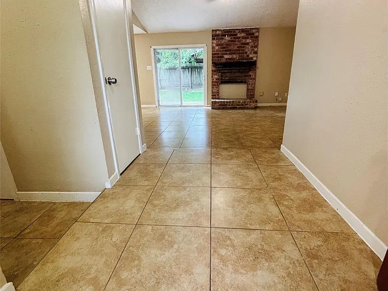 22219 Acorn Valley Dr — Photo 2