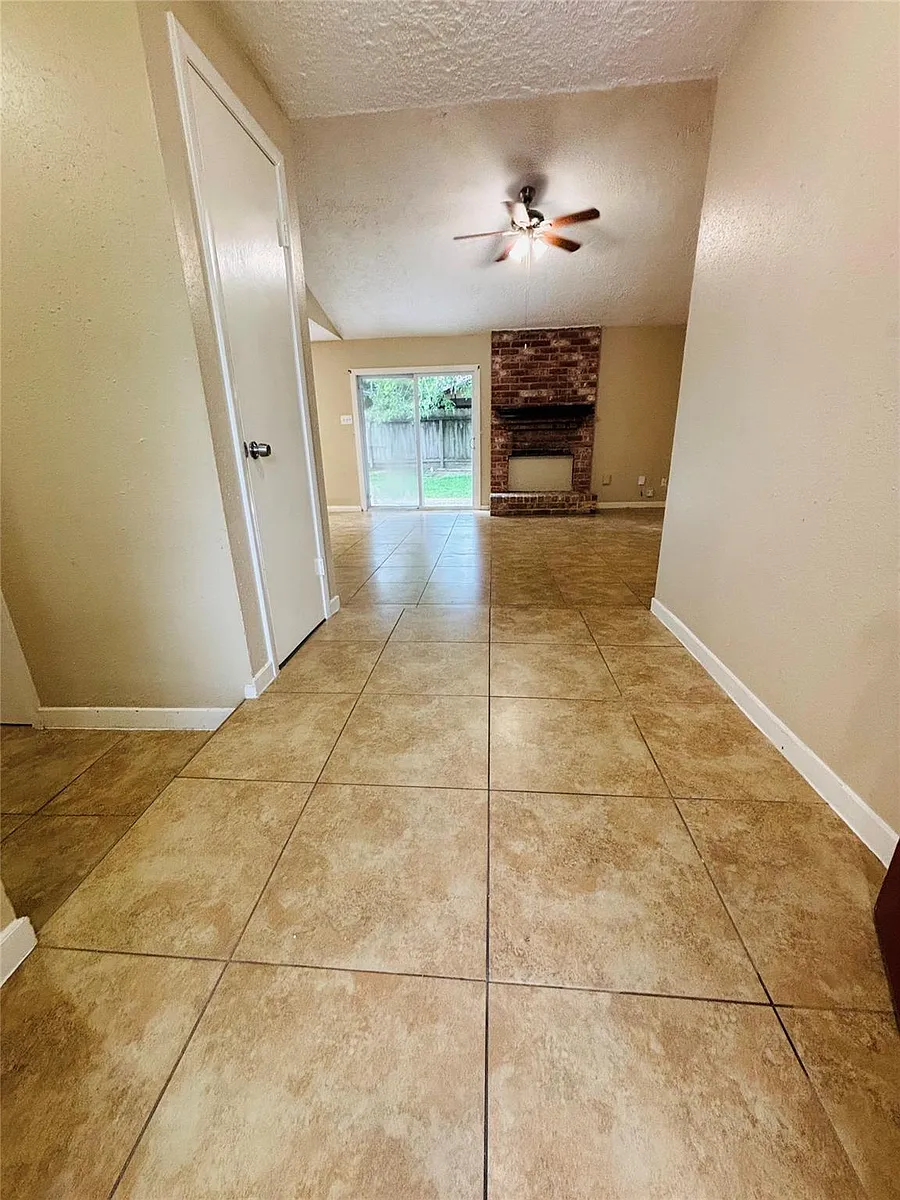 Building Photo - 22219 Acorn Valley Dr