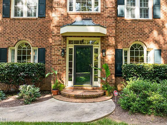 3rd image of 5 Sagamore Pl