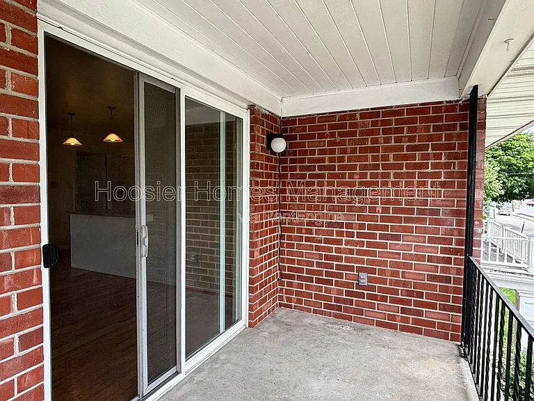 770 E 61st St #4 — Photo 3