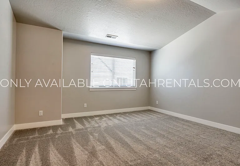 1736 N 3720 W — Photo 9