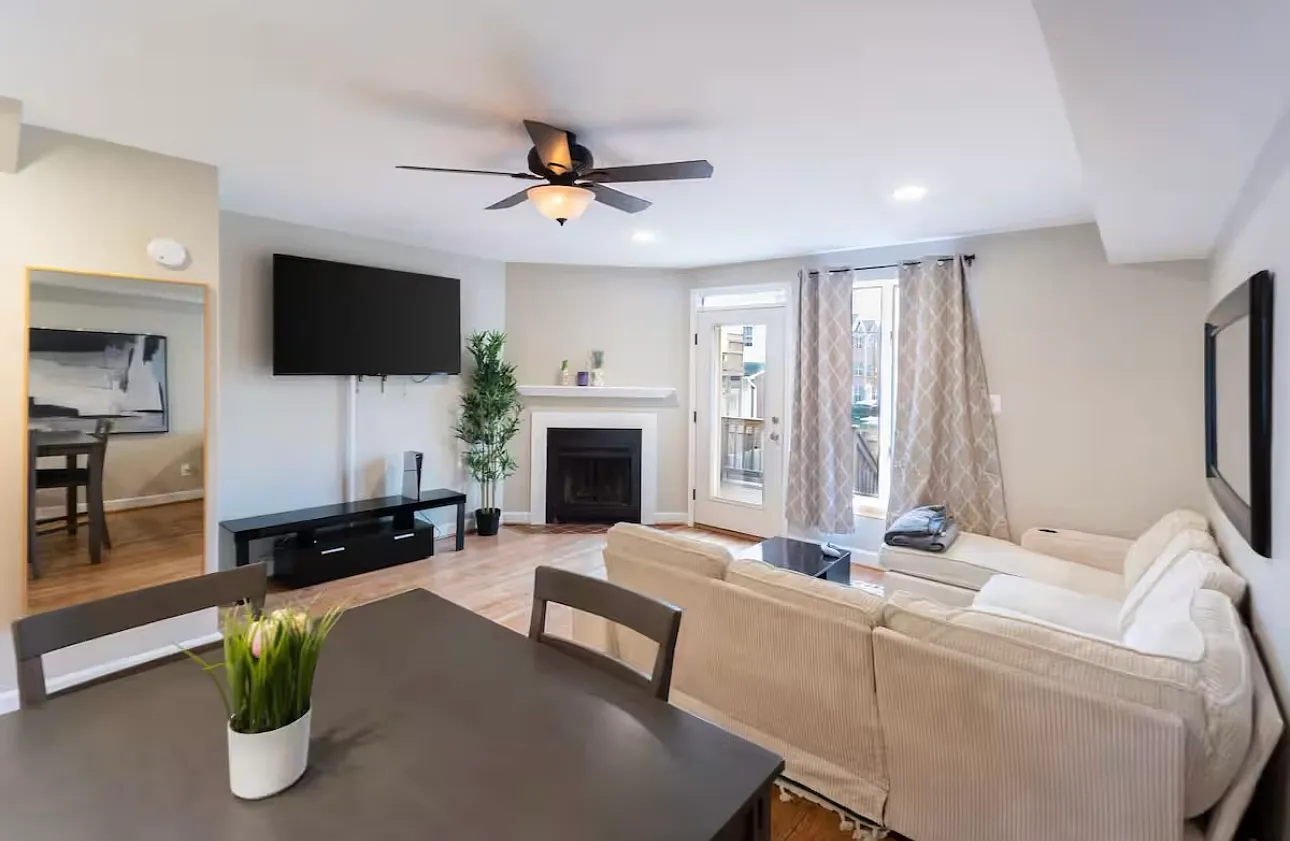 4 bed, 2.5 bath, 1904 sqft, $3,000 — Photo 2