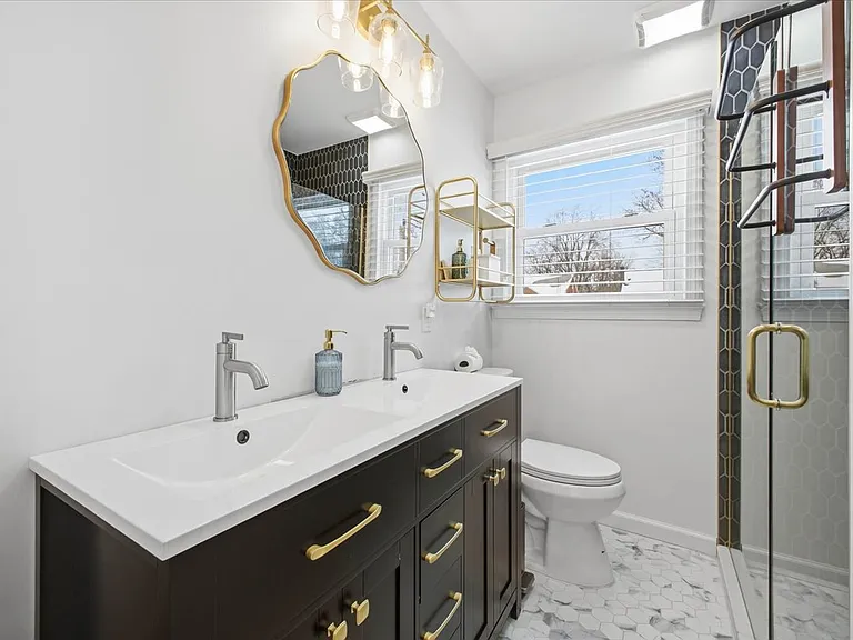 2896 Dorchester Rd — Photo 24