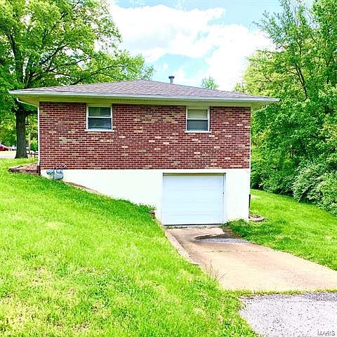 2nd image of 221 Highwood Dr