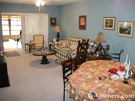 Living room/dining room